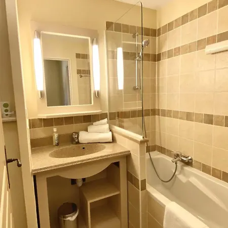 Maison De En Provence Avec Piscine, Golf A Proximite, Fibre Et Linge De Gamme - Fr-1-658-9